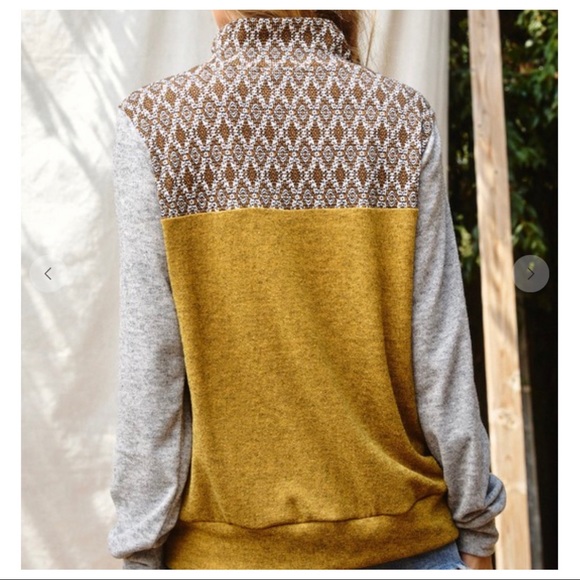 Fabulous Button trimmed Front Color Blocked Pullover - Picture 5 of 7